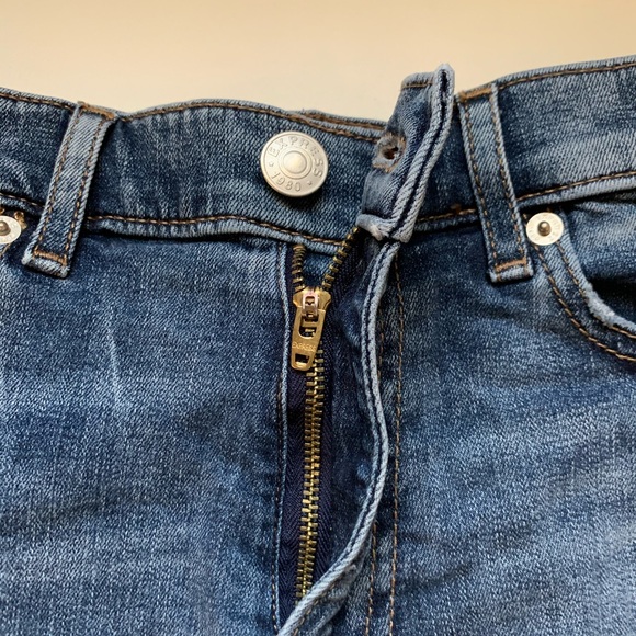 Express Jean shorts with embroidery  size 4 - Picture 4 of 14